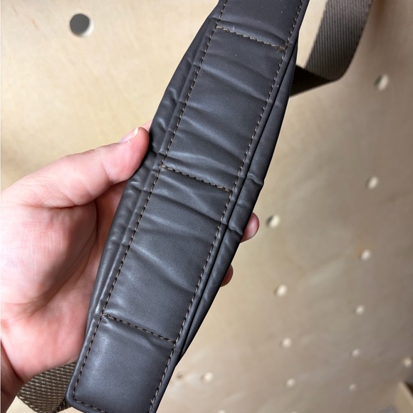 Tumi Alpha Bravo Everett Essential Tote Gray/Brown Exterior - Picture 2 of 16